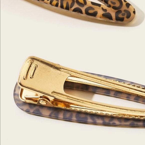 2 Pc. Leopard Hair Clip Set - Picture 3 of 4